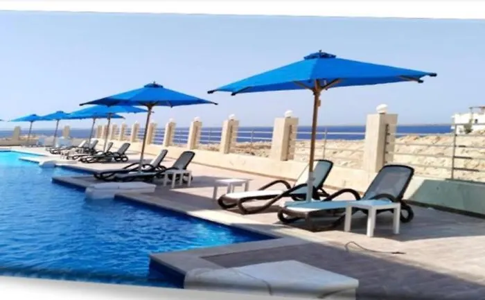 Cozy Beachfront Stunning Views